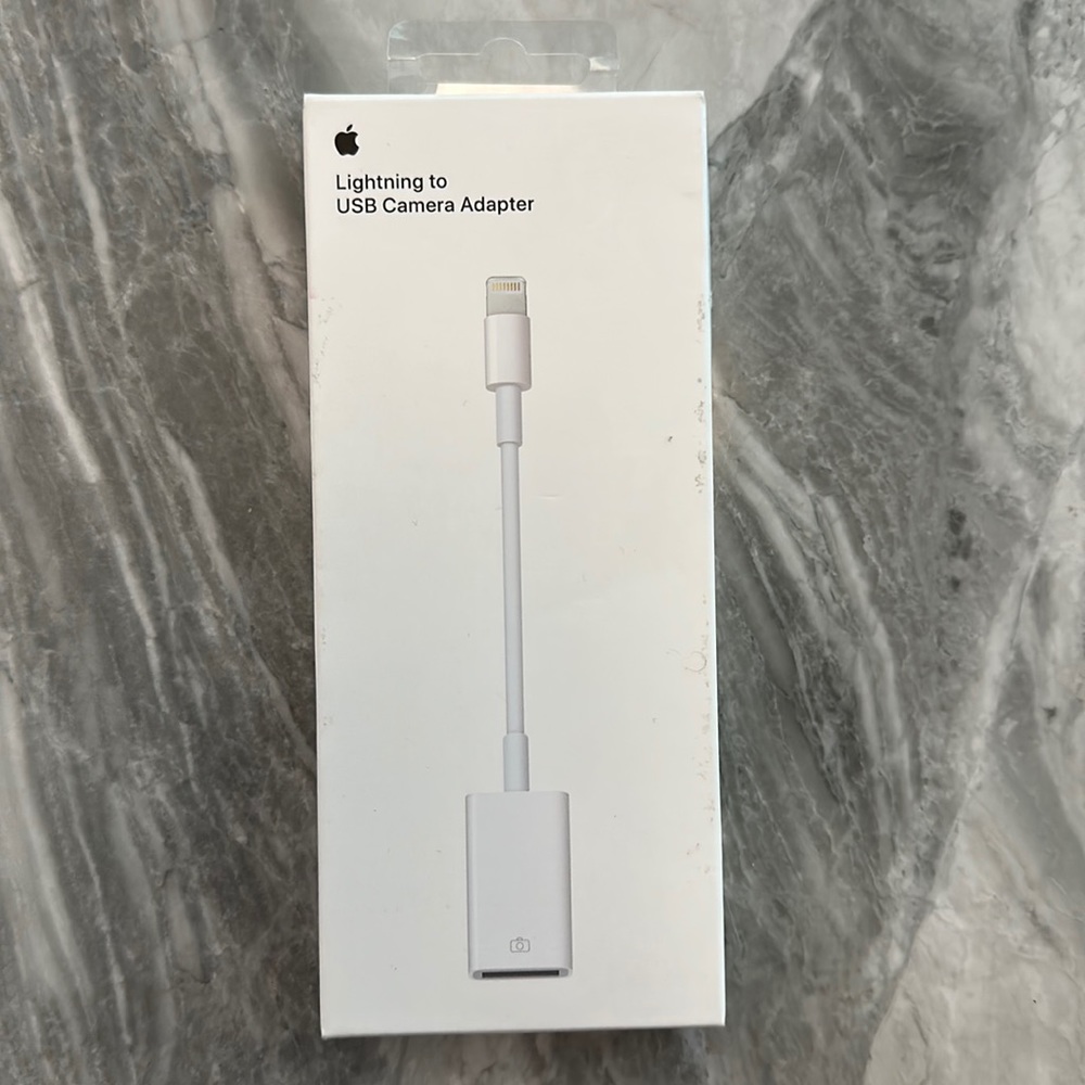 Apples lightening to camera adapter NWT